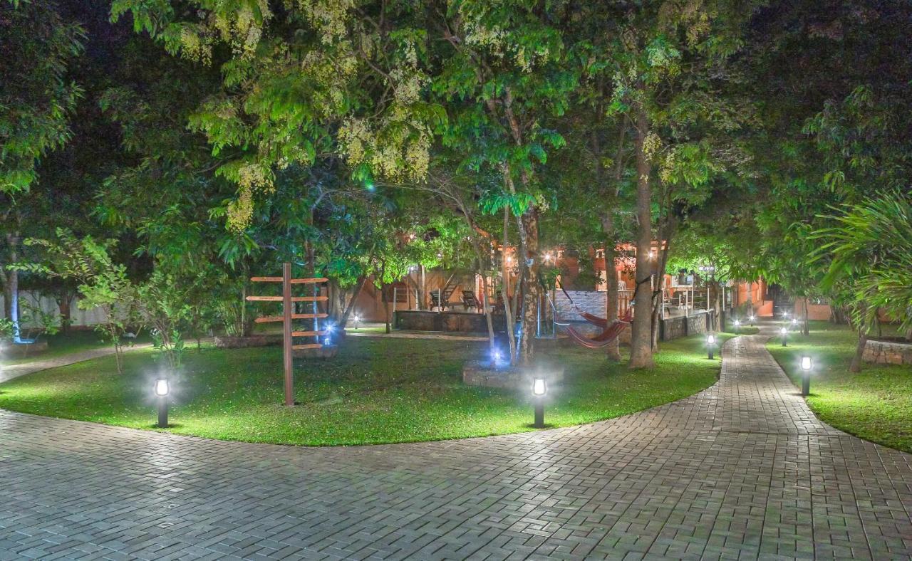 Tepraas Sigiriya Hotel ภายนอก รูปภาพ